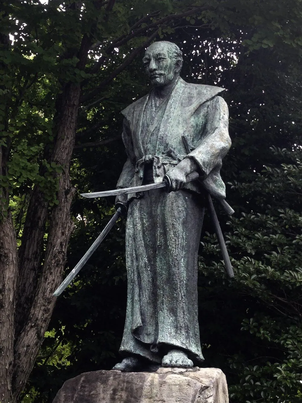 Statue of Miyamoto at Musashizuka park